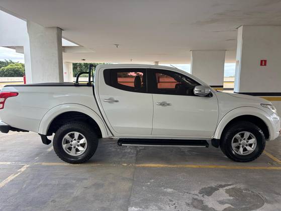 MITSUBISHI L200 TRITON 2.4 16V TURBO DIESEL SPORT HPE TOP CD 4P 4X4 AUTOMÁTICO